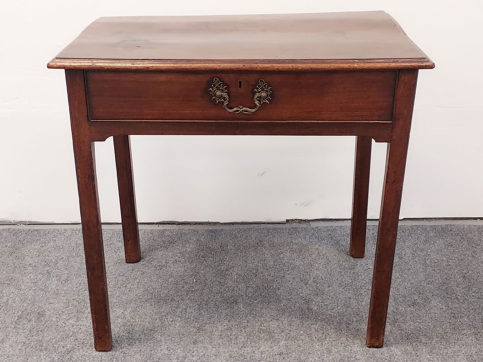 ANTIQUE FEDERAL PERIOD MAHOGANY SIDE TABLE (1 of 18)