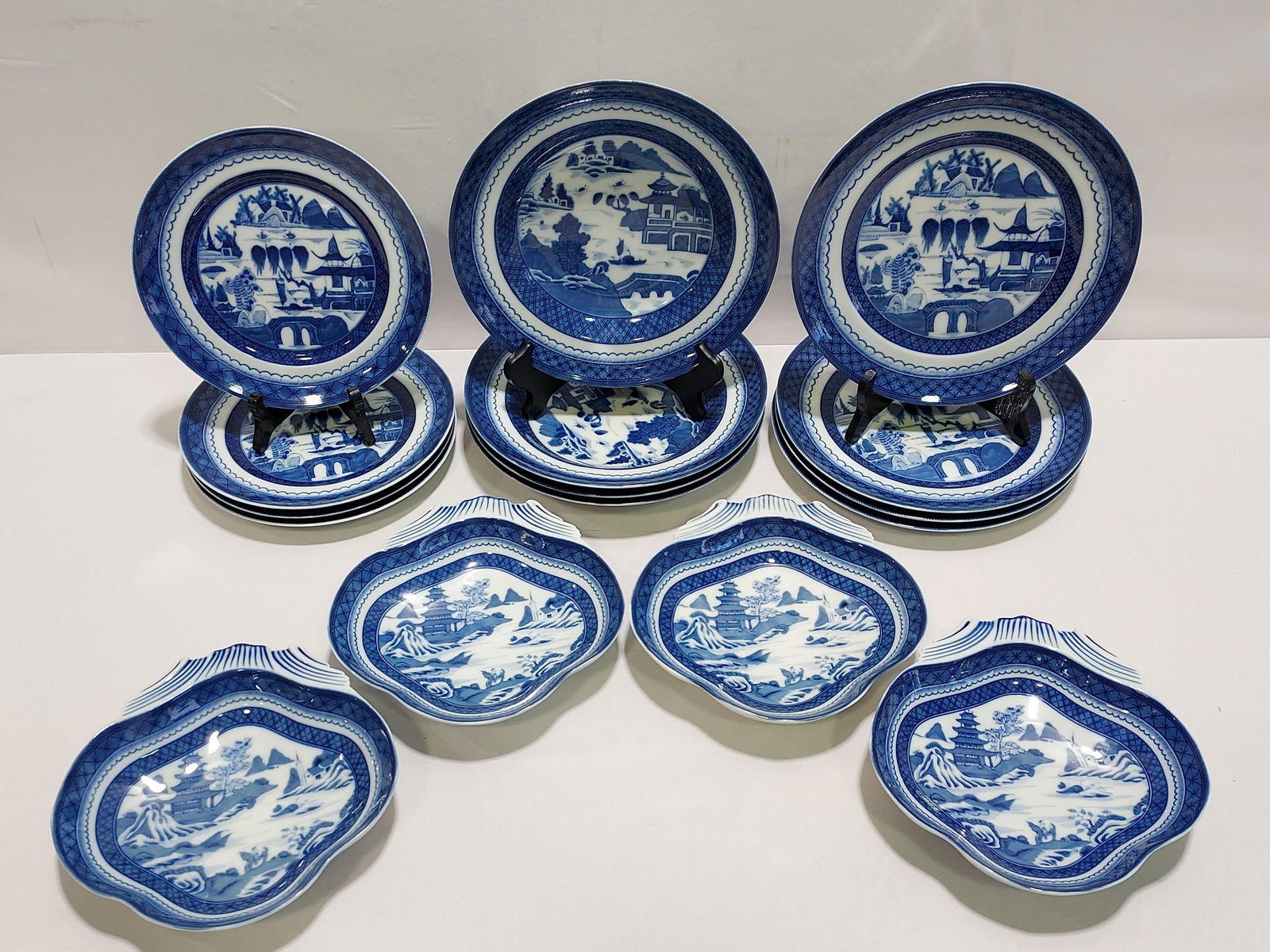 MOTTAHEDEH BLUE CANTON DINNERWARE SERVICE FOR 4 (1 of 15)