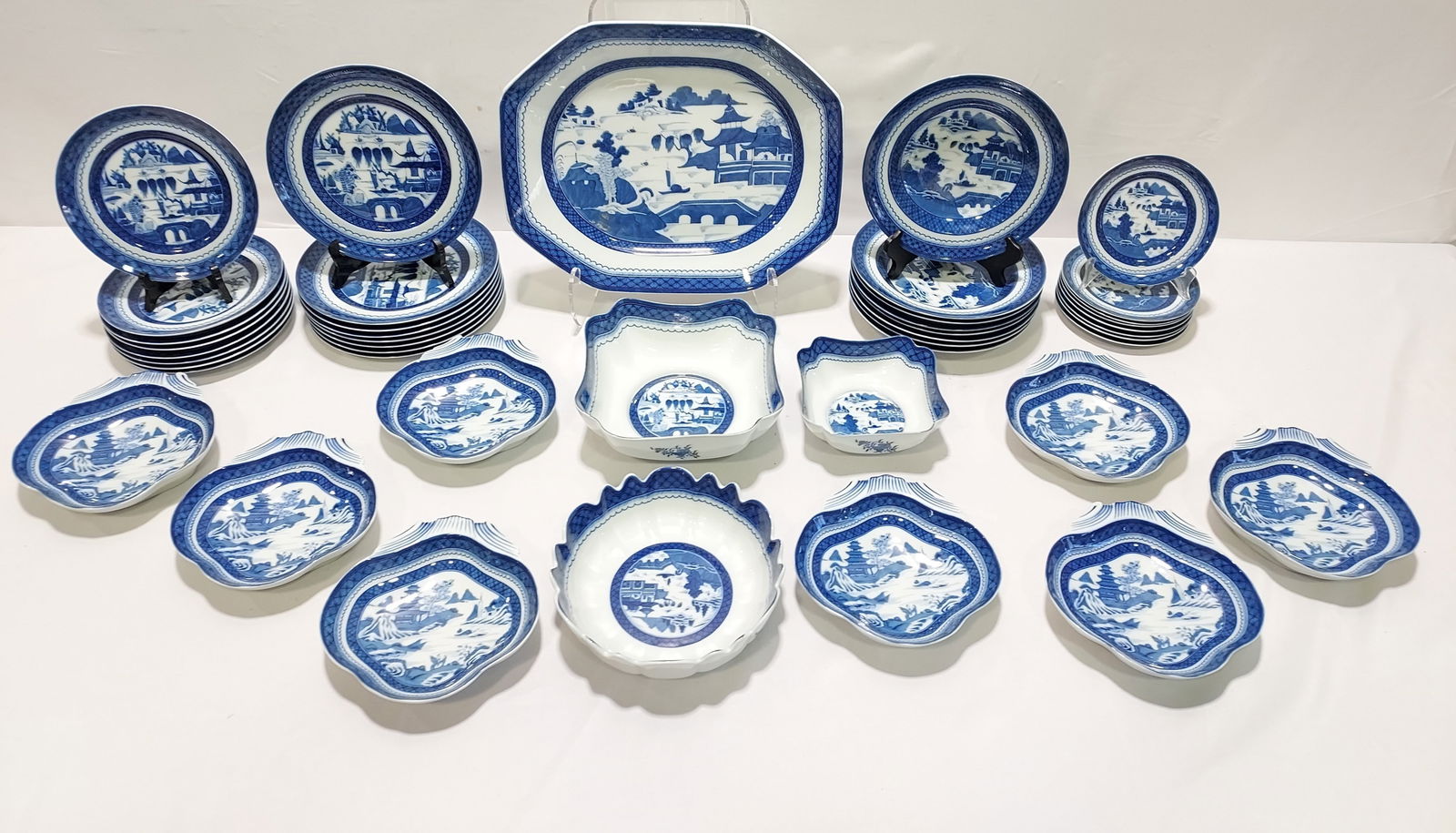 MOTTAHEDEH BLUE CANTON DINNERWARE SERVICE FOR 8 (1 of 20)