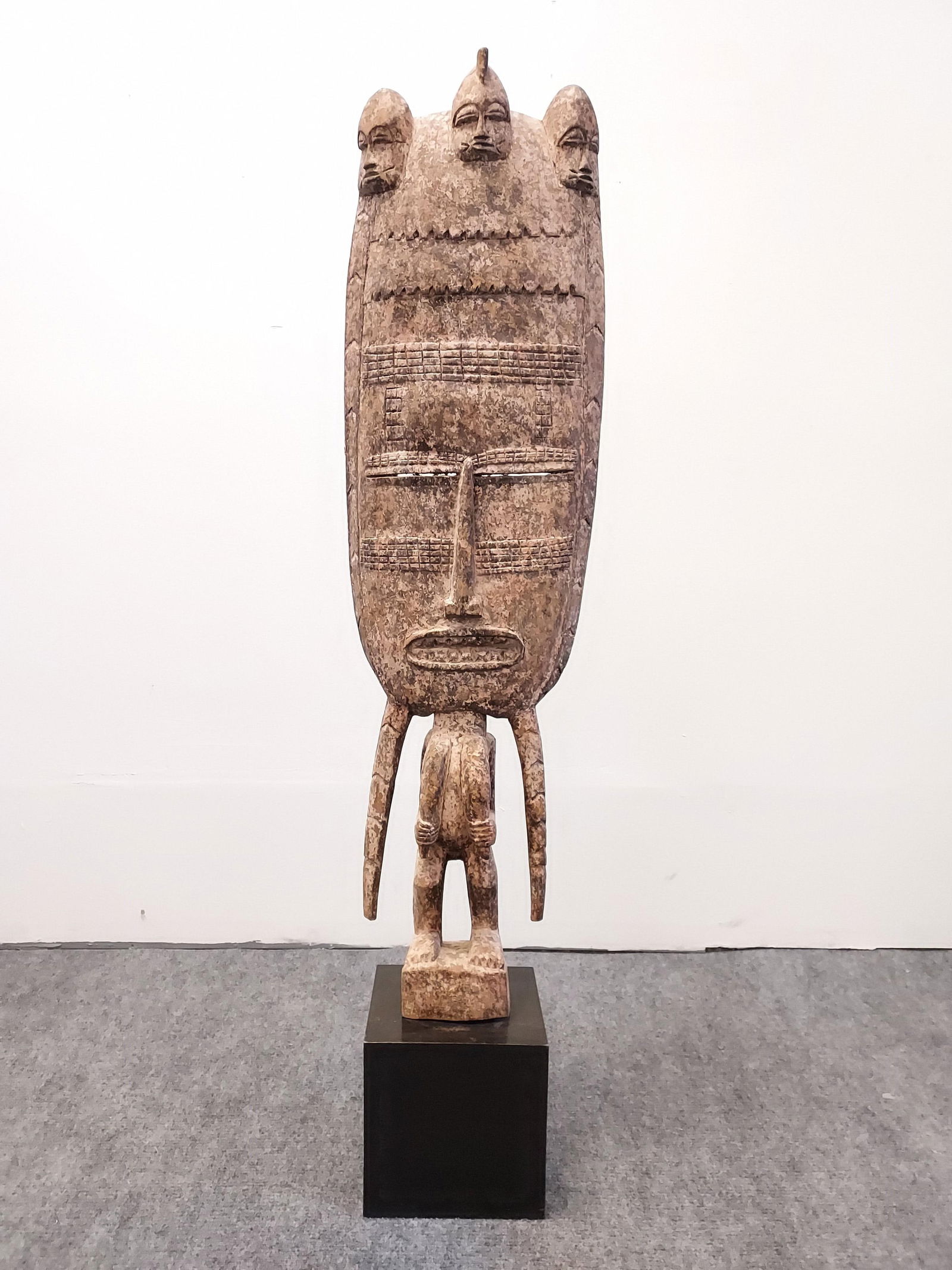 LARGE AFRICAN CARVED WOOD FERTILITY SCULPTURE (1 of 19)
