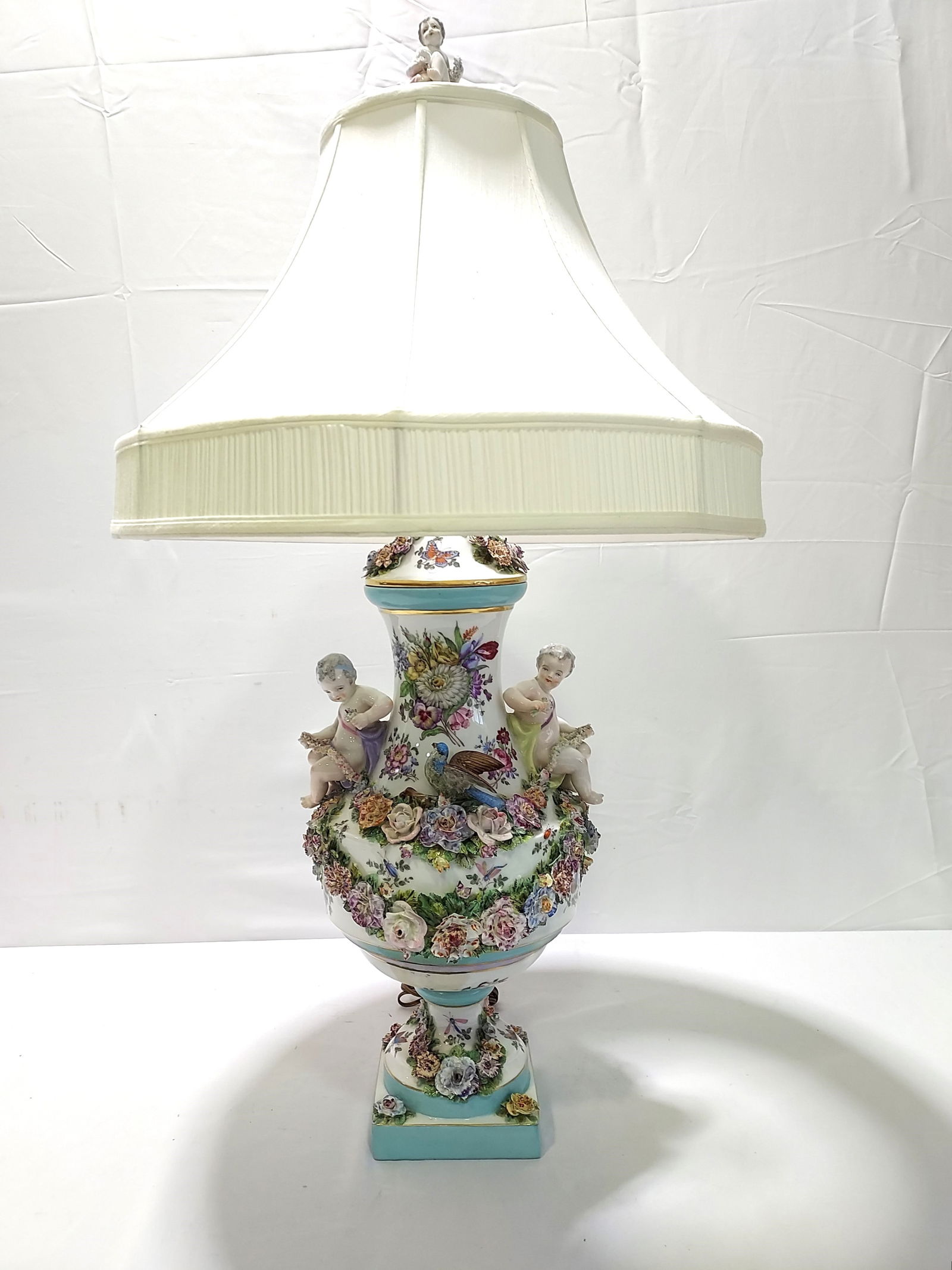 VINTAGE GERMAN MEISSEN STYLE CHERUB URN AS A LAMP (1 of 20)