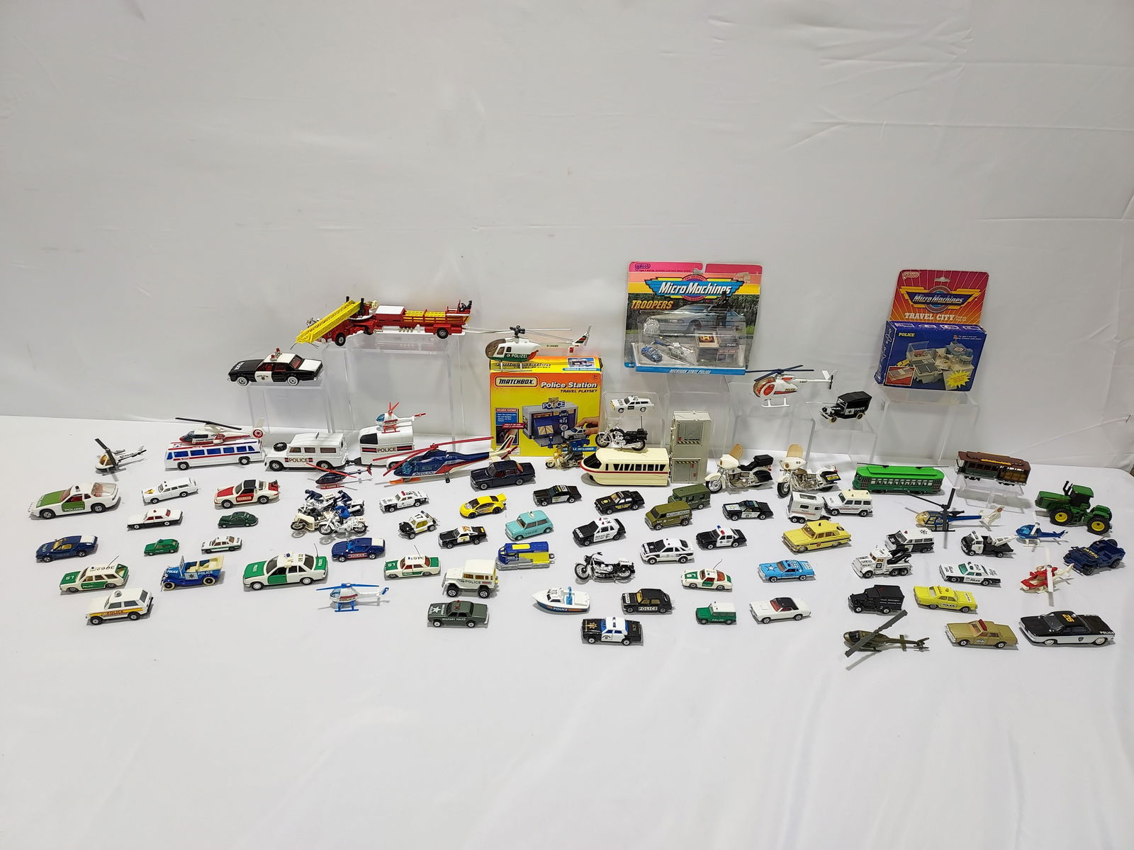 HUGE LOT VINTAGE DIECAST TOY CARS, POLICE, CORGI + (1 of 20)