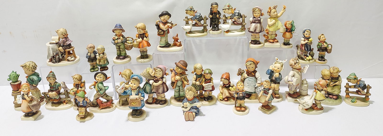 HUGE LOT VINTAGE PORCELAIN HUMMEL FIGURINES 34 PCS (1 of 16)