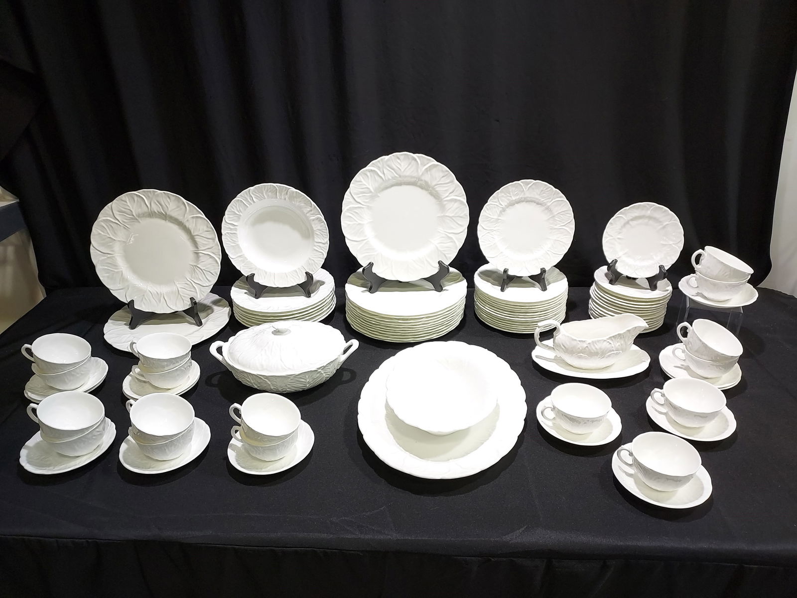 COALPORT "COUNTRYWARE" PORCELAIN DINNERWARE: 86 PC (1 of 20)