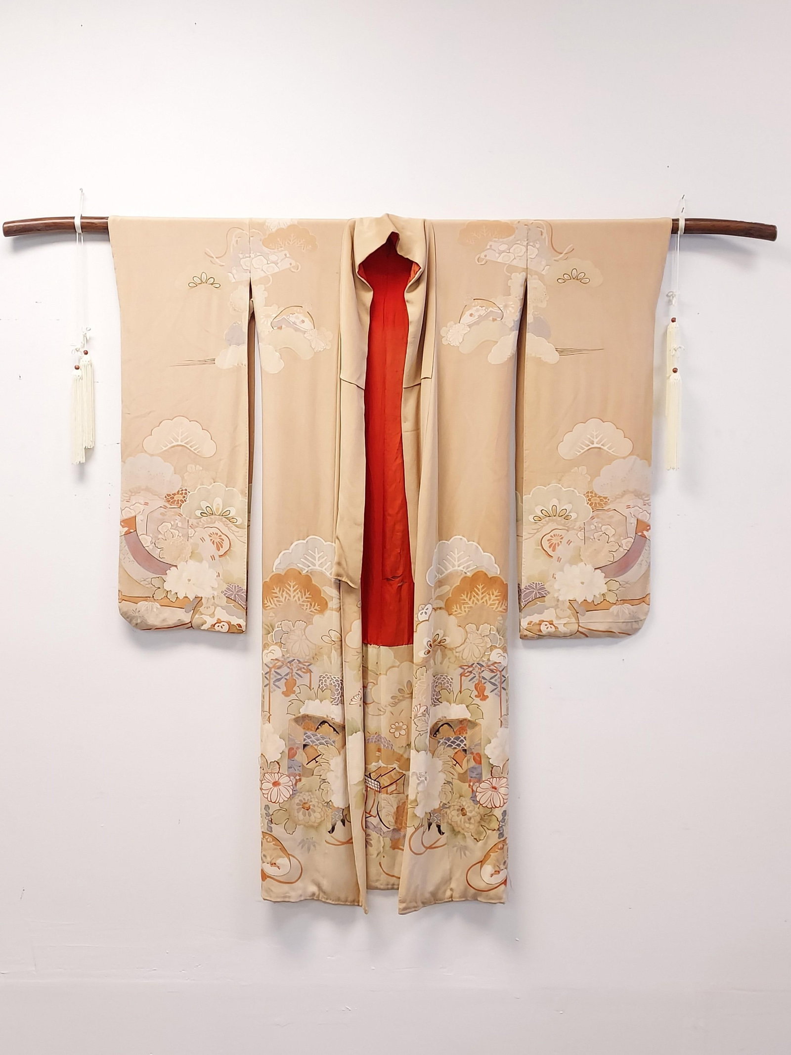 VINTAGE JAPANESE SILK KOMONO: Vintage Japanese silk komono measuring a total of 63" long x 51" wide. Hanging pole measures 69" long. Condition: scattered small tears, mostly to seams, minor discolorations and signs of age, see ima
