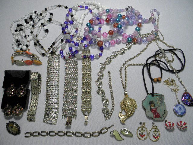 COSTUME JEWELRY: CORO, TRIFARI, AVON, MIMIDIN 1975: Tray lot of costume jewelry. Many Coro bracelets, as well as signed jewelry including other names such as Avon, Trifari, Michaela Frey, Miriam Haskell, Mimidin 1975, Vendon, Germany. Earrings, necklac
