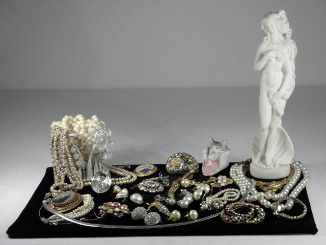 TRAY LOT ASSORTED LADIES COSTUME JEWELRY & MORE: S: Tray lot of assorted ladies costume jewelry. Includes necklaces, pins, a shell, bracelets, earrings, brooches, as well as "The Birth of Venus" composition sculpture by A. Santini, a painted glass cup,