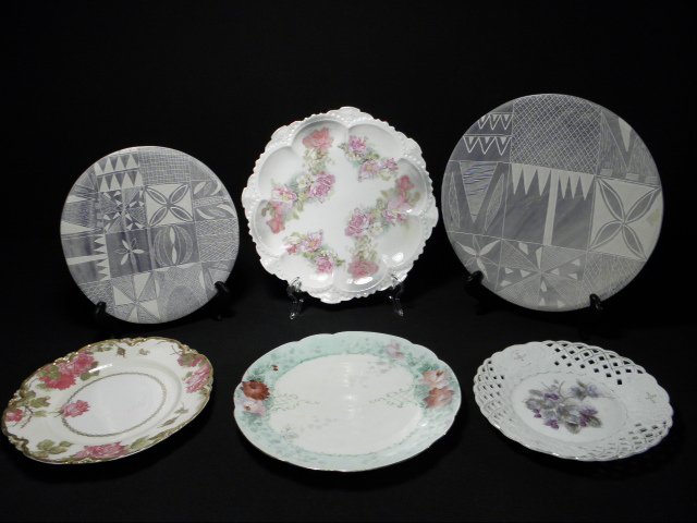 SIX ASSORTED PLATES: CARVED STONE, PORCELAIN, ETC: Group lot of six assorted plates. Includes two Kenyan carved blue soapstone plates or dishes, a Haviland & Co Limoges floral porcelain plate, a German floral porcelain plate marked on base "Favorite B