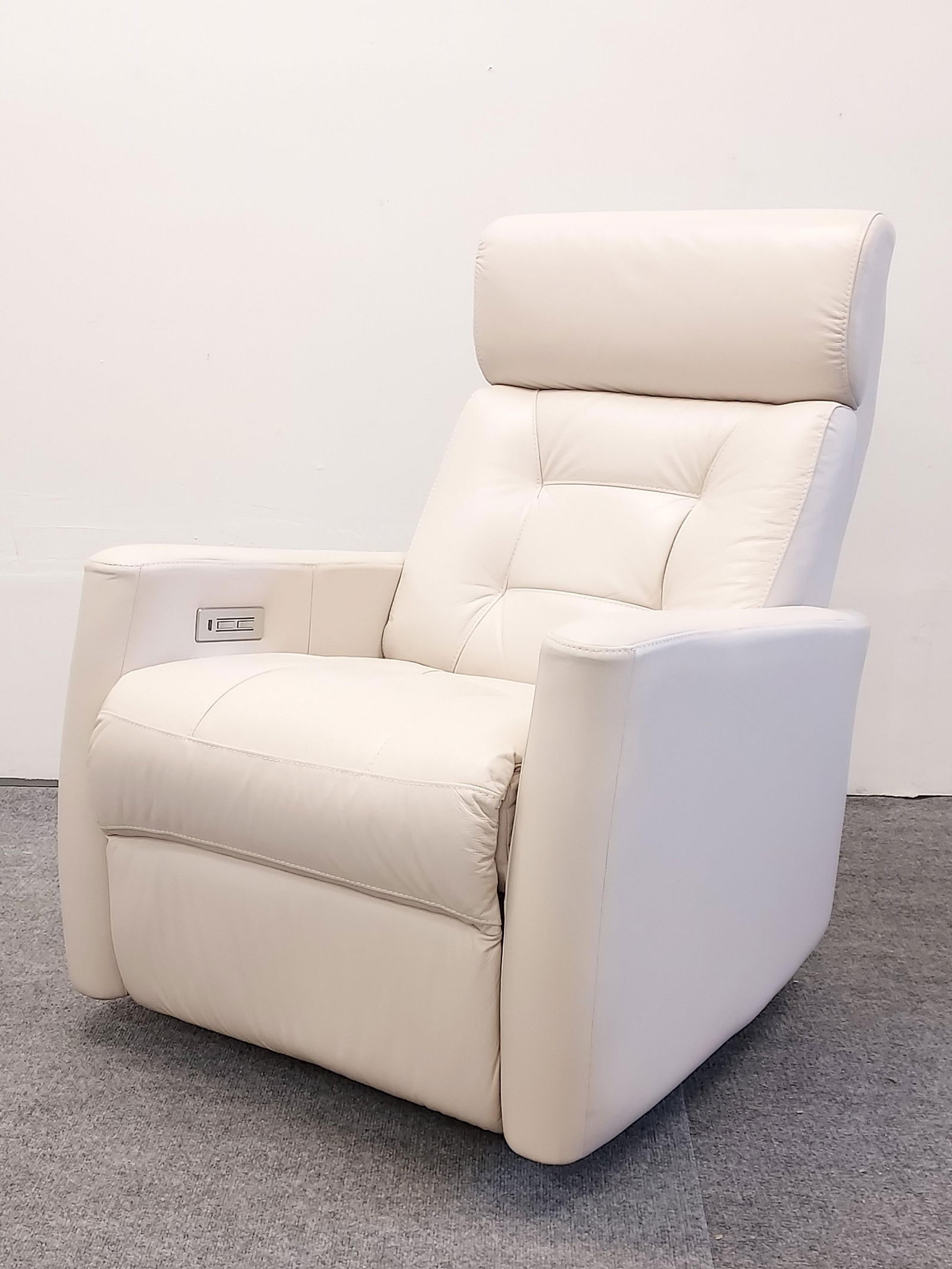 CONTEMPORARY WHITE LEATHER POWER RECLINER ARMCHAIR (1 of 9)