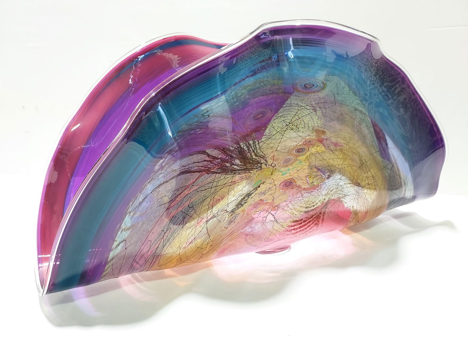 CHRIS HAWTHORNE ART GLASS "FOLDED FAN" SCULPTURE (1 of 12)