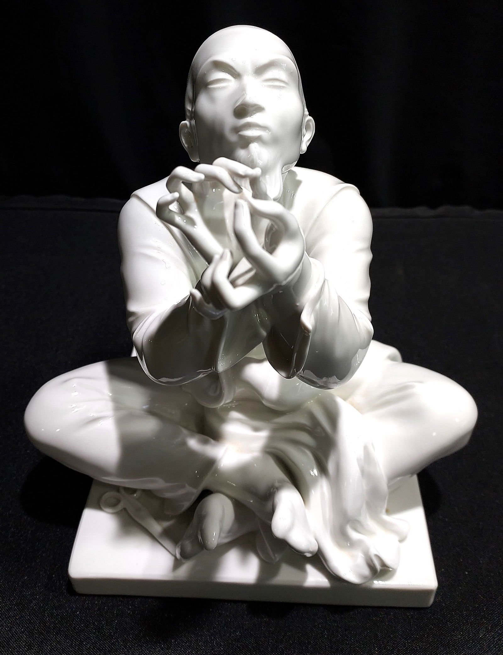 MEISSEN BLANC DE CHINE FIGURE TAILOR A. STRUCK (1 of 8)