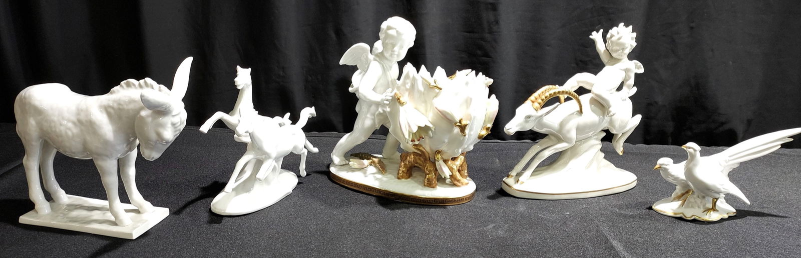 FIVE WHITE PORCELAIN / BLANC DE CHINE FIGURINES (1 of 20)