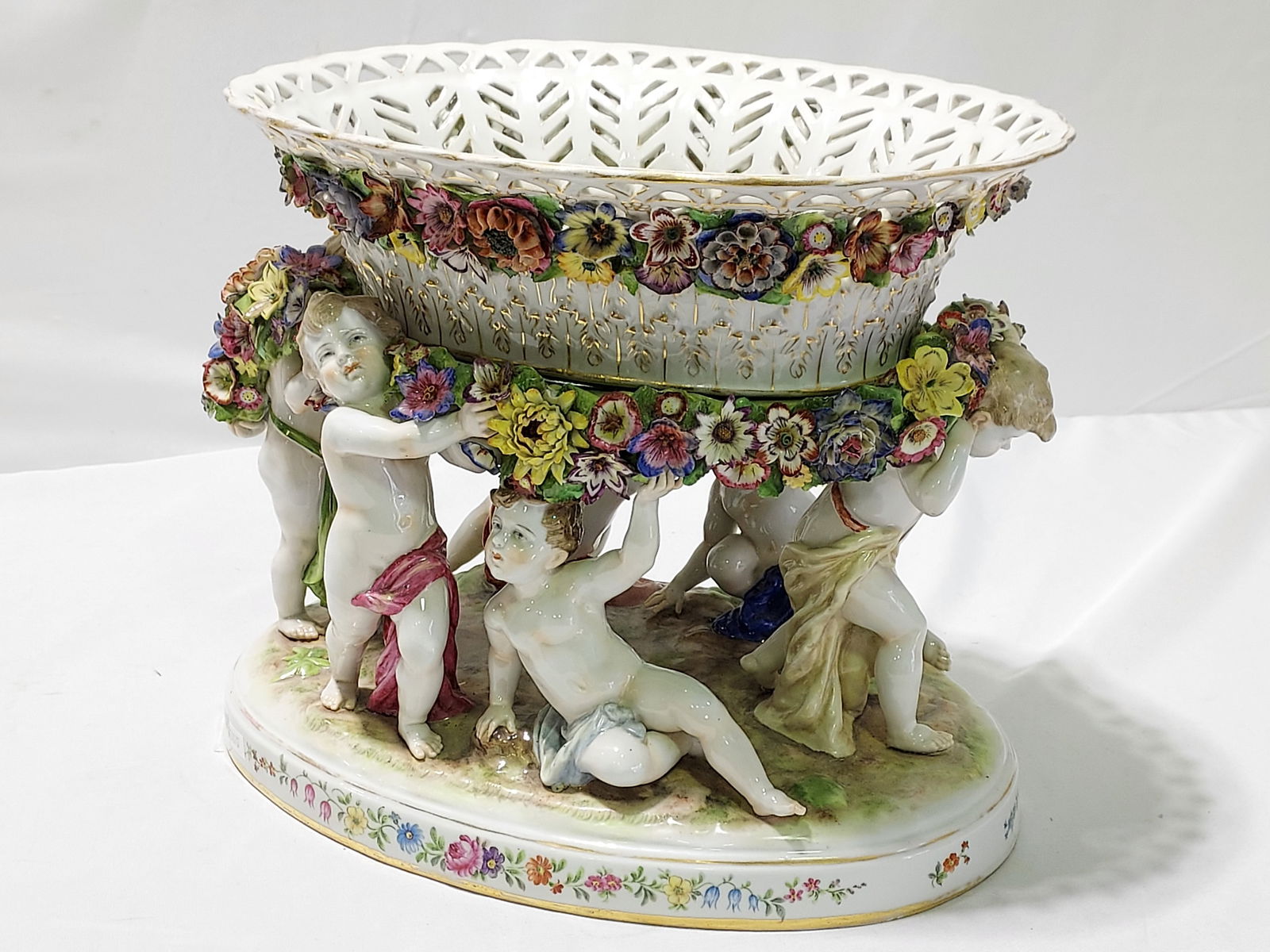 SCHIERHOLZ GERMAN PORCELAIN CENTER BOWL ON STAND (1 of 20)