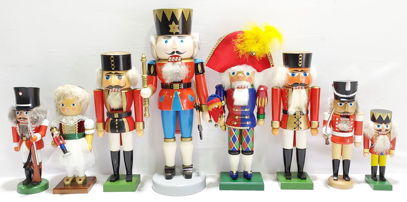 COLLECTION VINTAGE WOODEN NUTCRACKERS: 8 PCS (1 of 19)