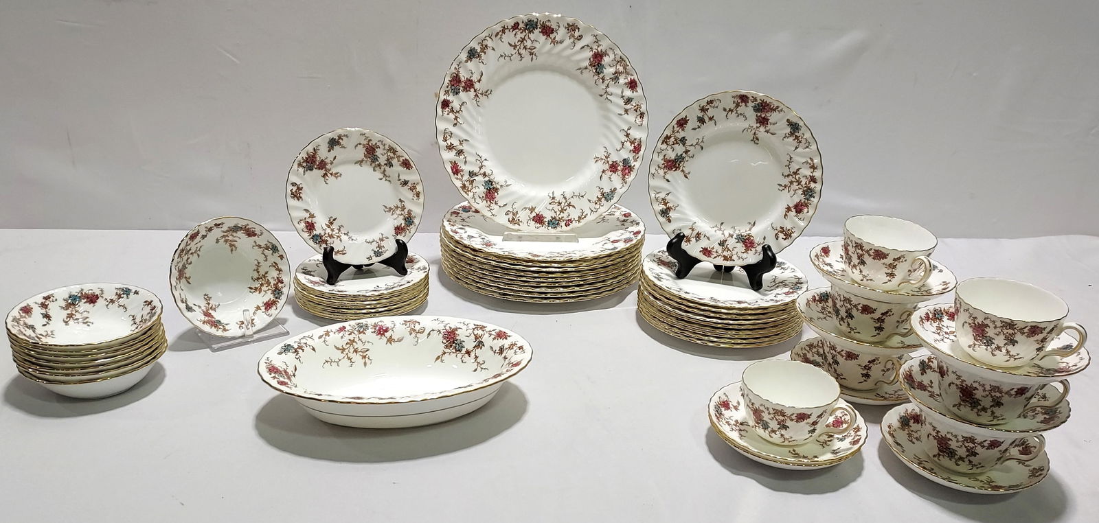 MINTON "ANCESTRAL" PORCELAIN DINNERWARE: 52 PCS (1 of 17)