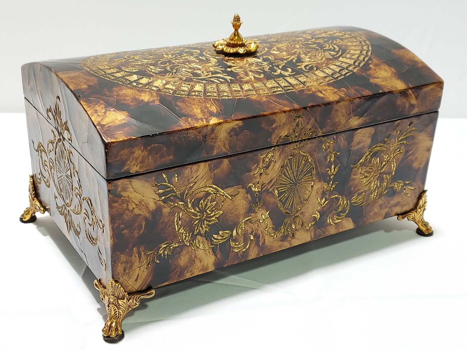 MAITLAND SMITH LARGE CARVED PENSHELL BOX (1 of 19)