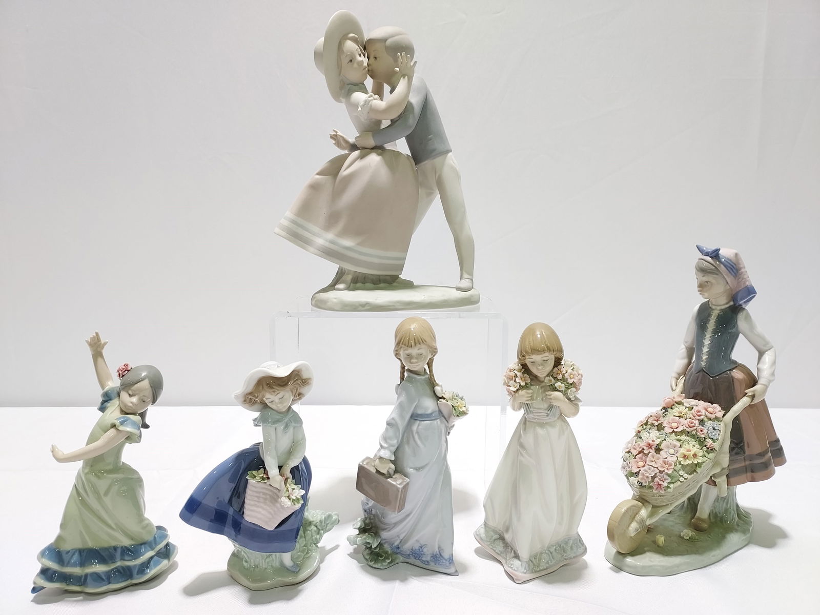 LOT OF 6 LLADRO SPANISH PORCELAIN FIGURINES (1 of 20)