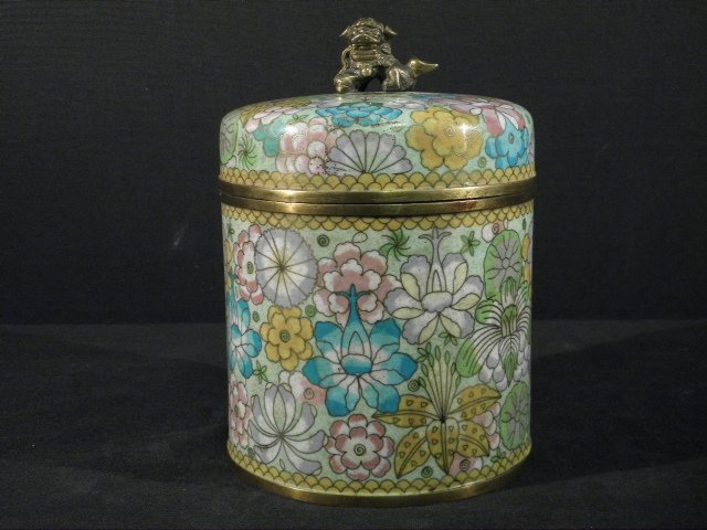 CHINESE CLOISONNE BRASS HUMIDOR: 20th century Chinese cloisonne brass humidor. With a colorful floral pattern, foo dog form finial, blue enameled interior, and a small removable pierced metal dish under lid for keeping moisture. Cond