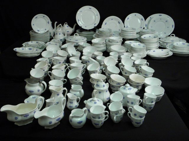 ADDERLEY "BLUE CHELSEA" PORCELAIN DINNERWARE: 335: Adderley English porcelain dinnerware set in the "Blue Chelsea" pattern. Approximately 335 total pieces, some numbers may vary. Includes (13) 10.25" plates, (27) 8.9" plates, (25) 7.75" plates, (28) 6