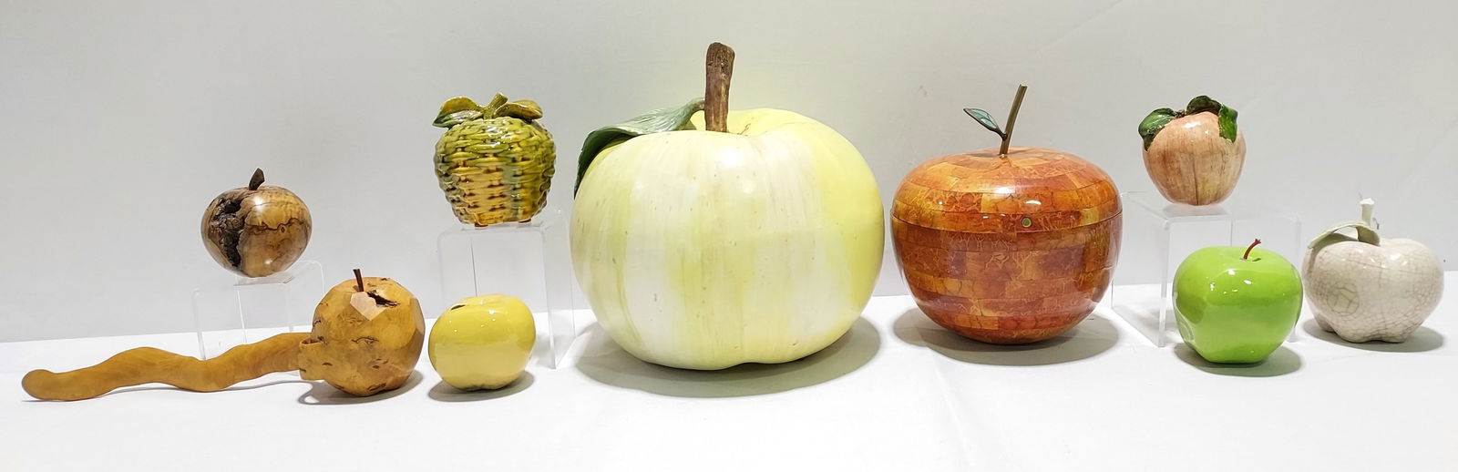 LOT OF 9 DECORATIVE APPLES, INCL. MAITLAND SMITH (1 of 15)