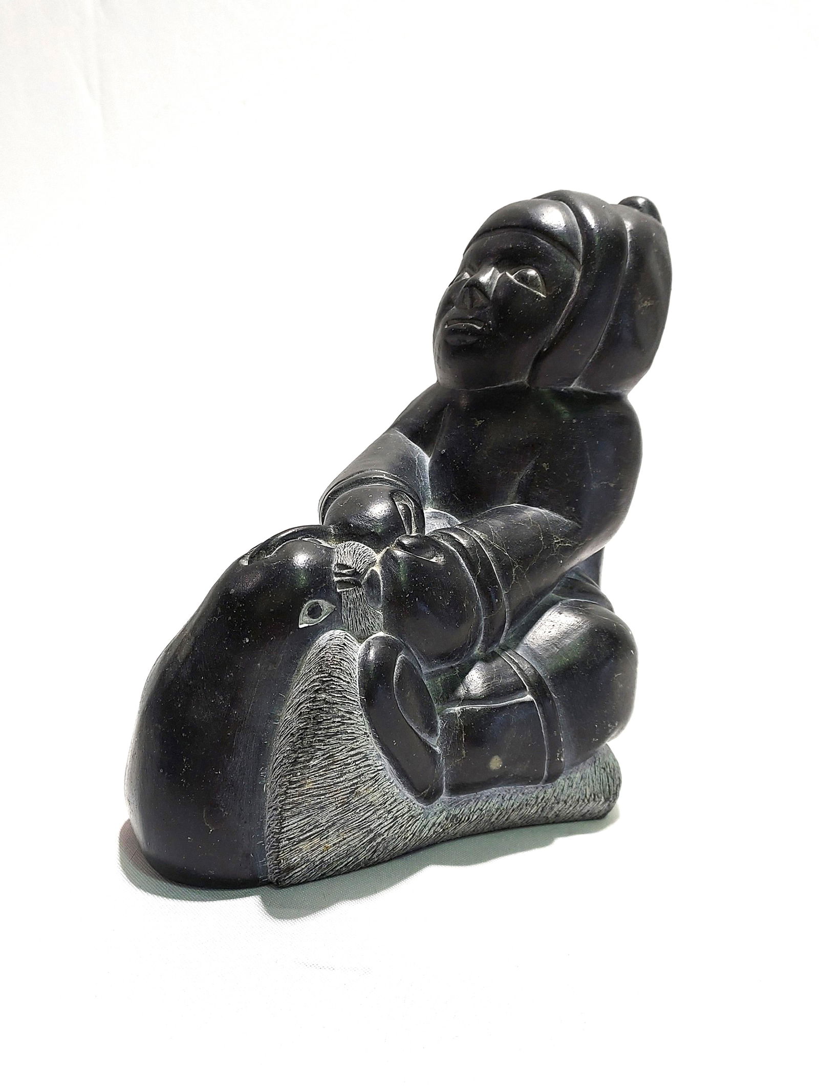 VINTAGE INUIT STONE CARVING SEAL HUNTER (1 of 7)