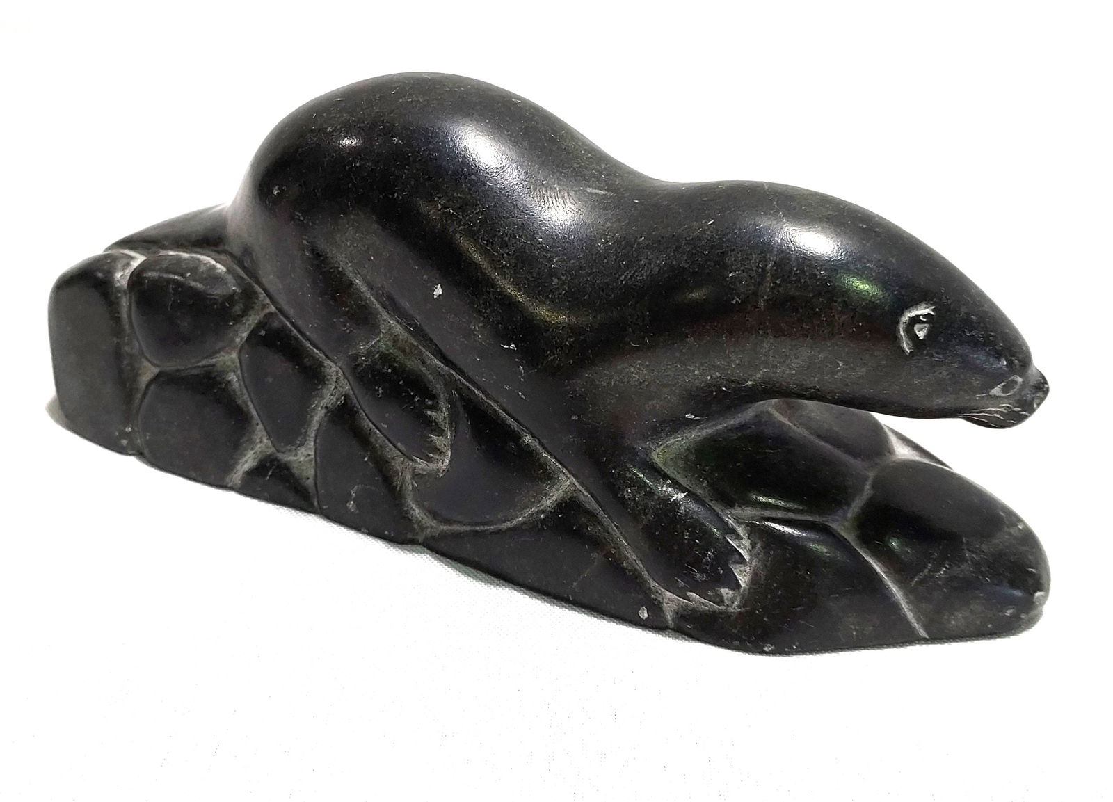 VINTAGE INUIT STONE CARVING SCULPTURE OF AN OTTER (1 of 6)