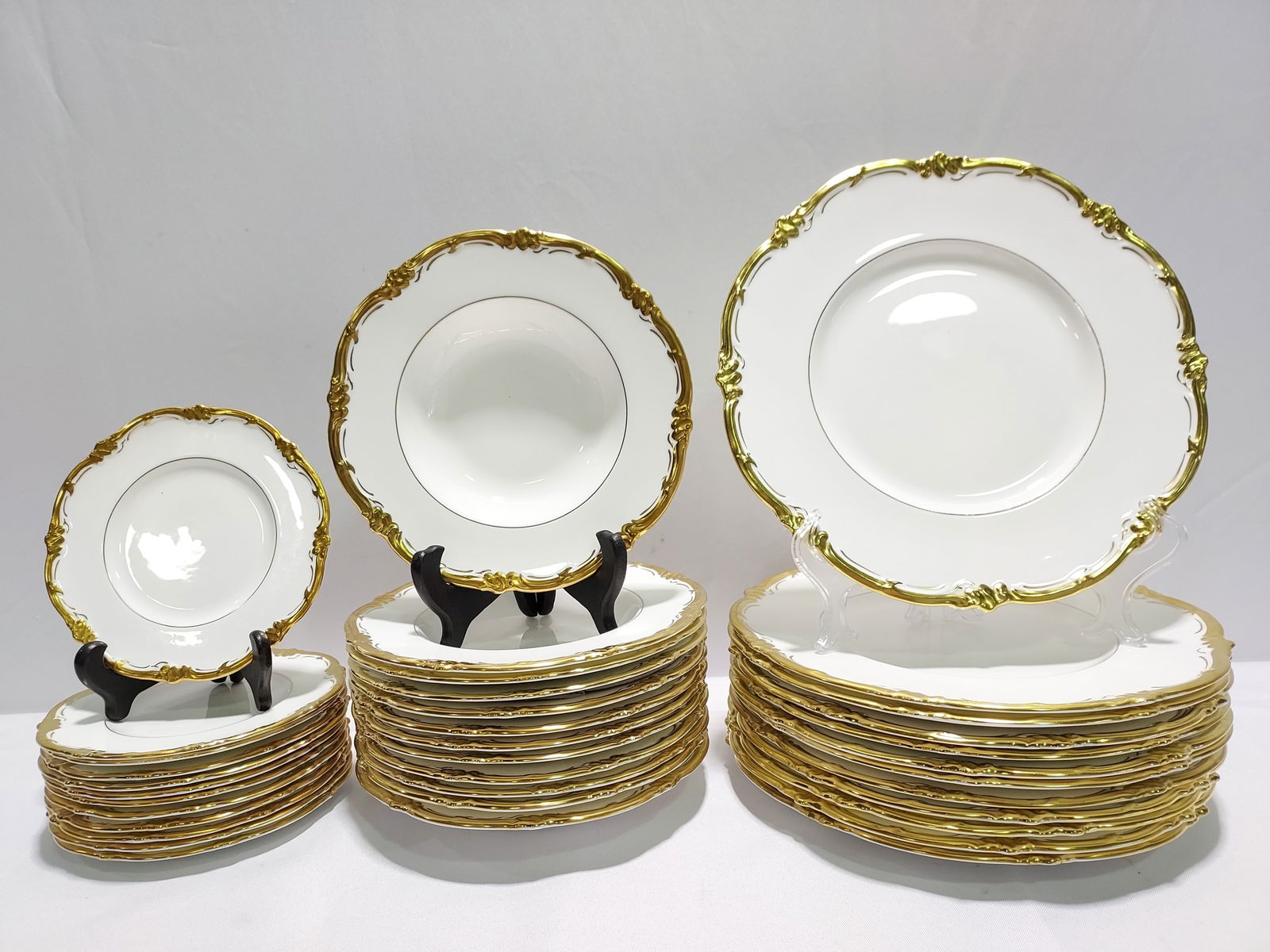 COALPORT "EDEN" PARTIAL DINNERWARE SERVICE FOR 12 (1 of 6)