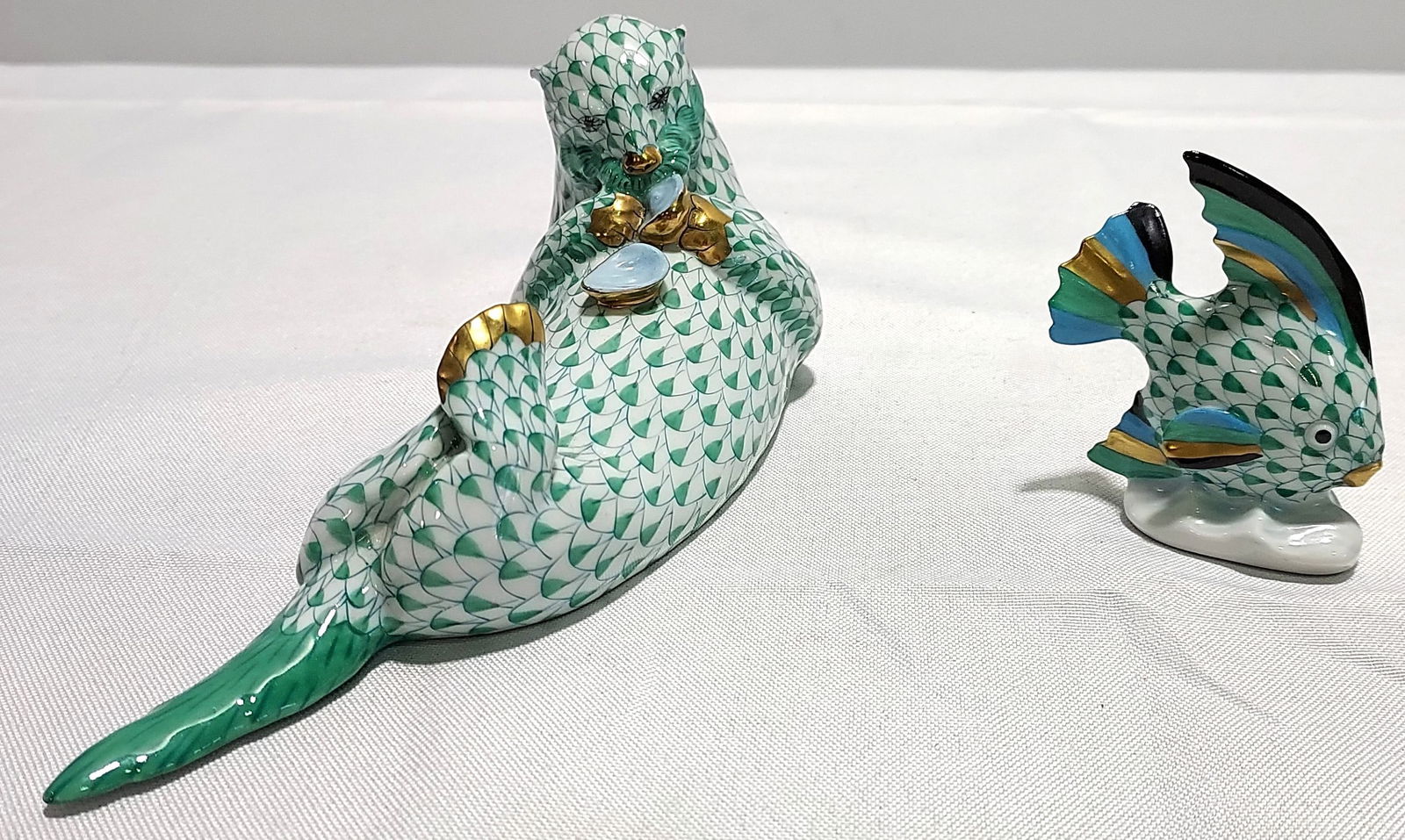 HEREND GREEN FISHNET PORCELAIN OTTER & FISH (1 of 13)