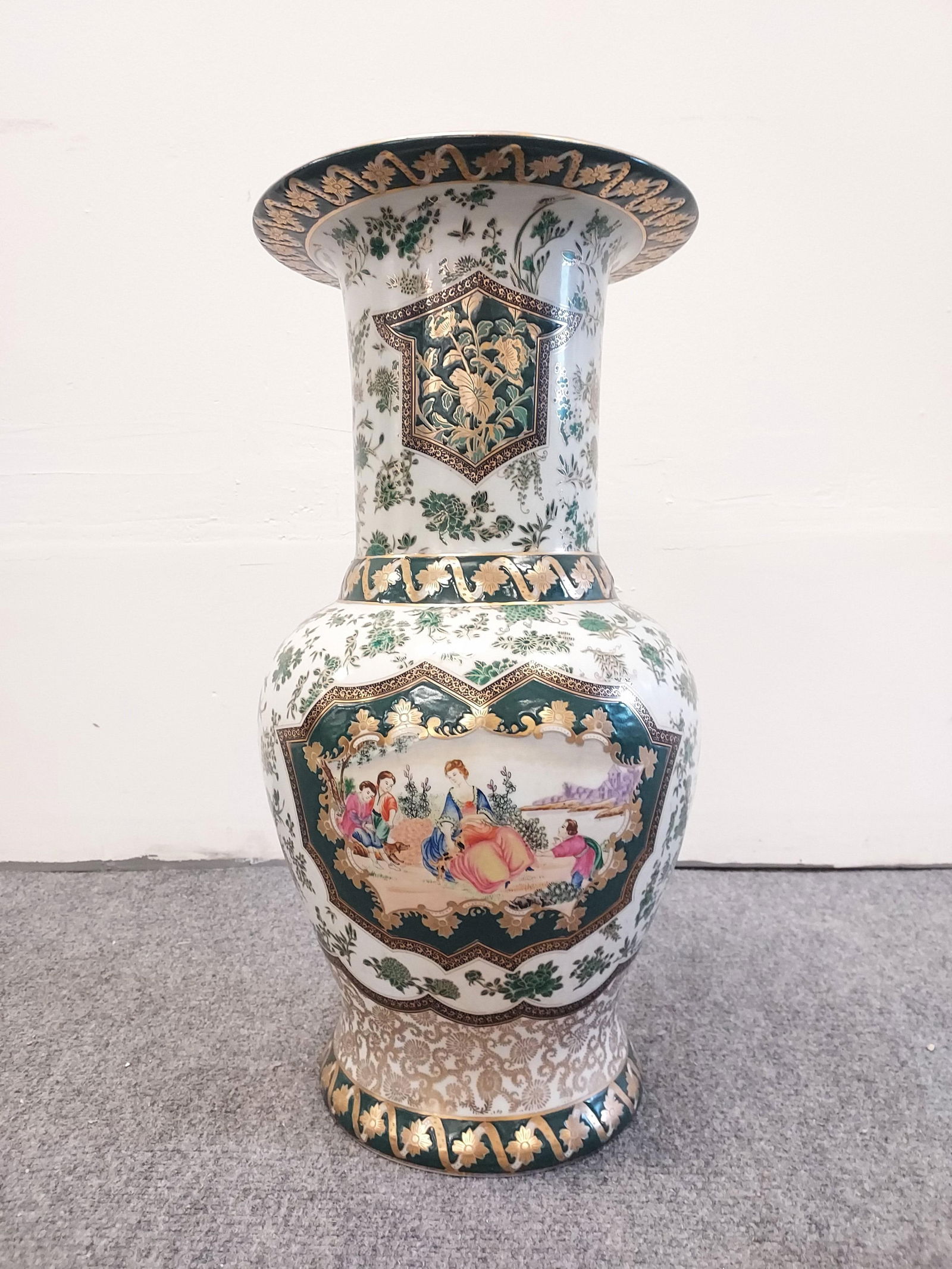 LARGE CHINOISERIE STYLE CHINESE PORCELAIN VASE (1 of 10)