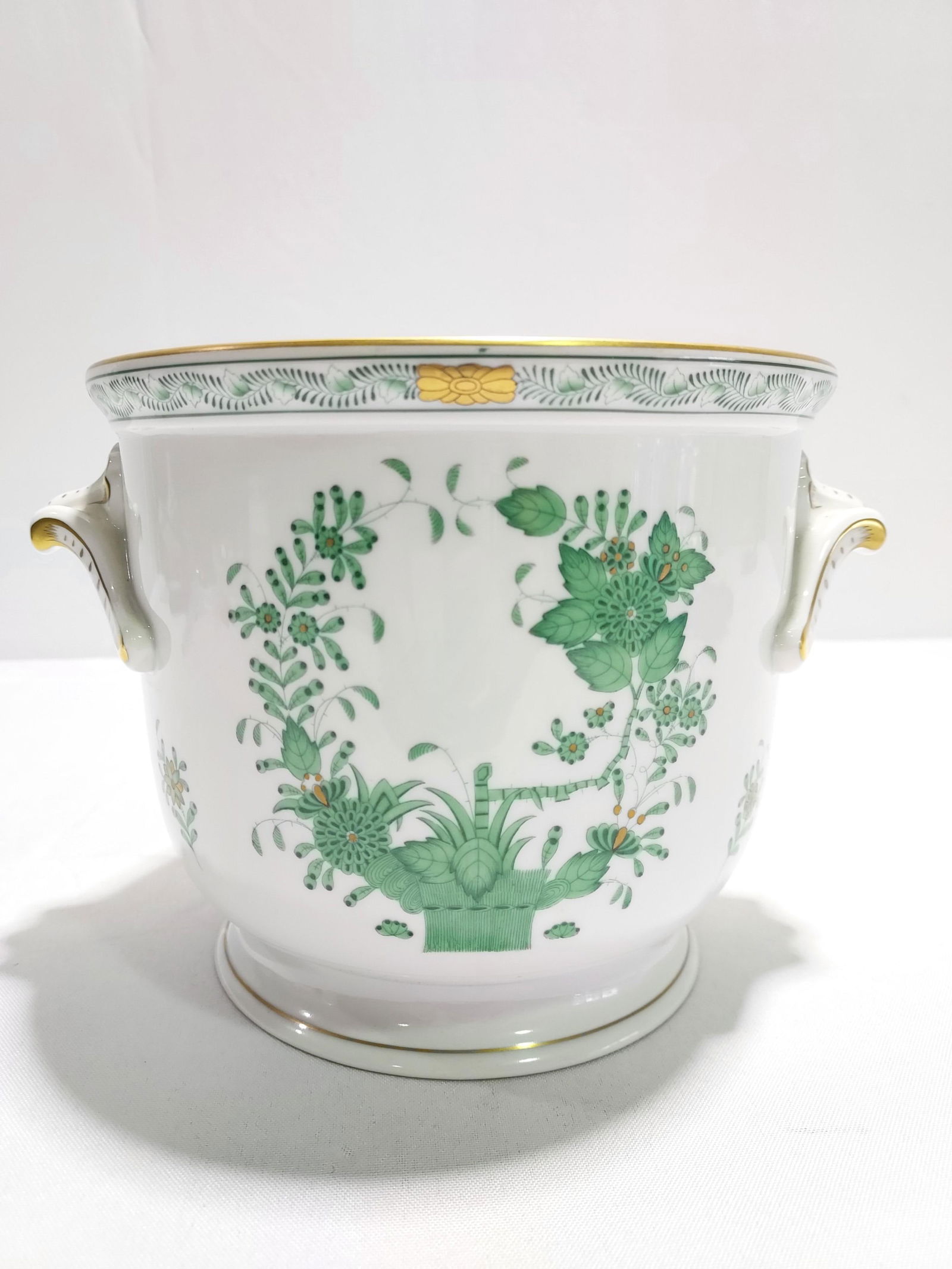 HEREND GREEN "INDIAN BASKET" PORCELAIN CACHEPOT (1 of 12)