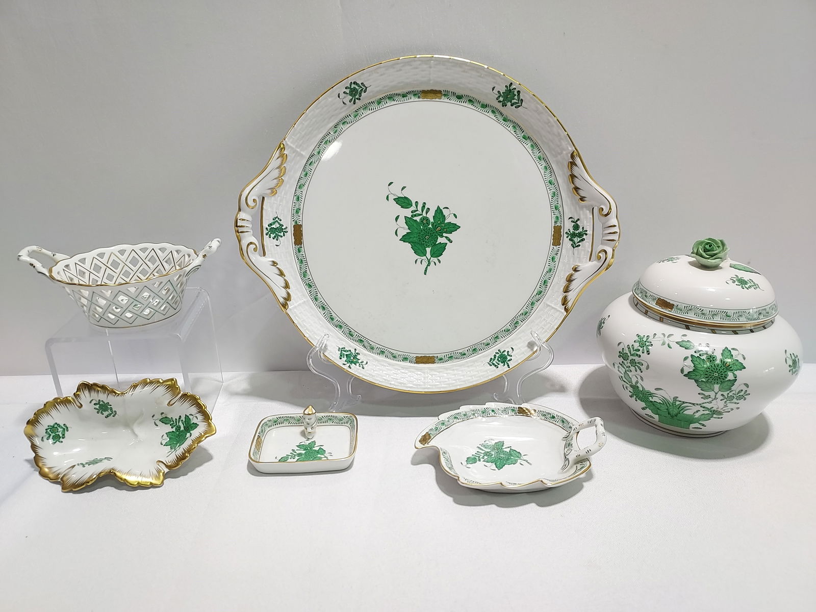HEREND GREEN PORCELAIN WARE: BOUQUET & BASKET 6PC (1 of 16)