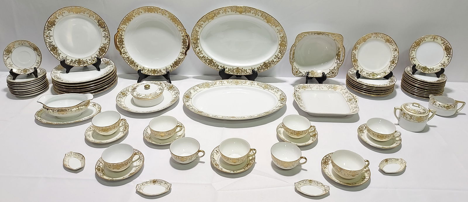 VNTG NORITAKE "CHRISTMAS BALL" DINNERWARE #16034 (1 of 20)