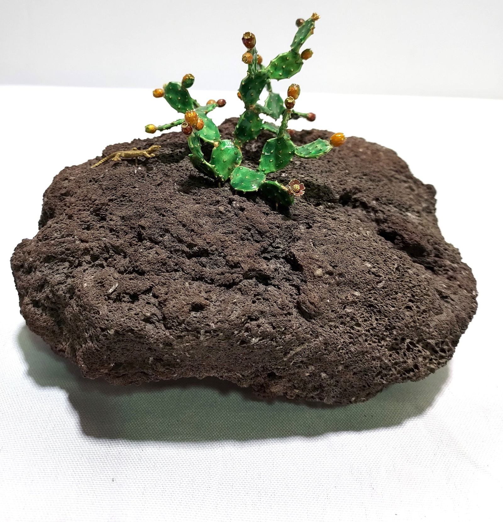 FECAROTTA CATANTA 18K GOLD, ENAMEL & STONE SCULPTU (1 of 9)