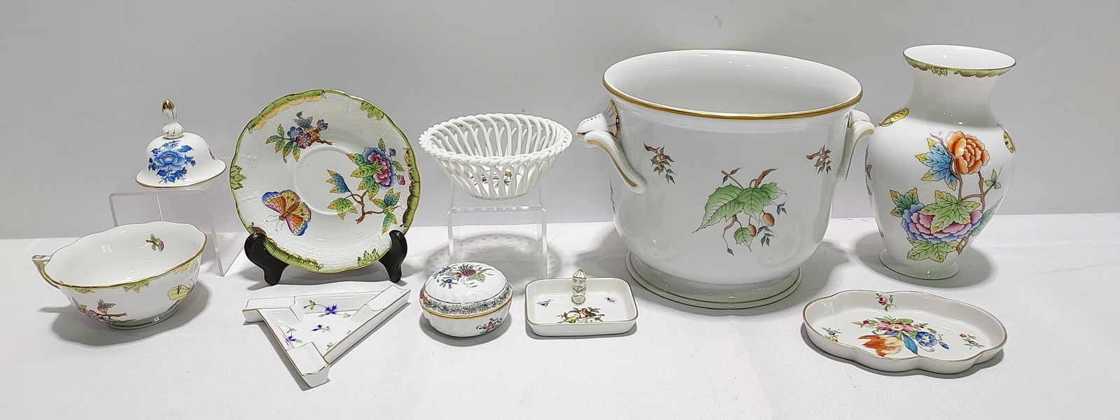 COLLECTION ASSORTED HEREND PORCELAIN WARE 10 PCS (1 of 17)