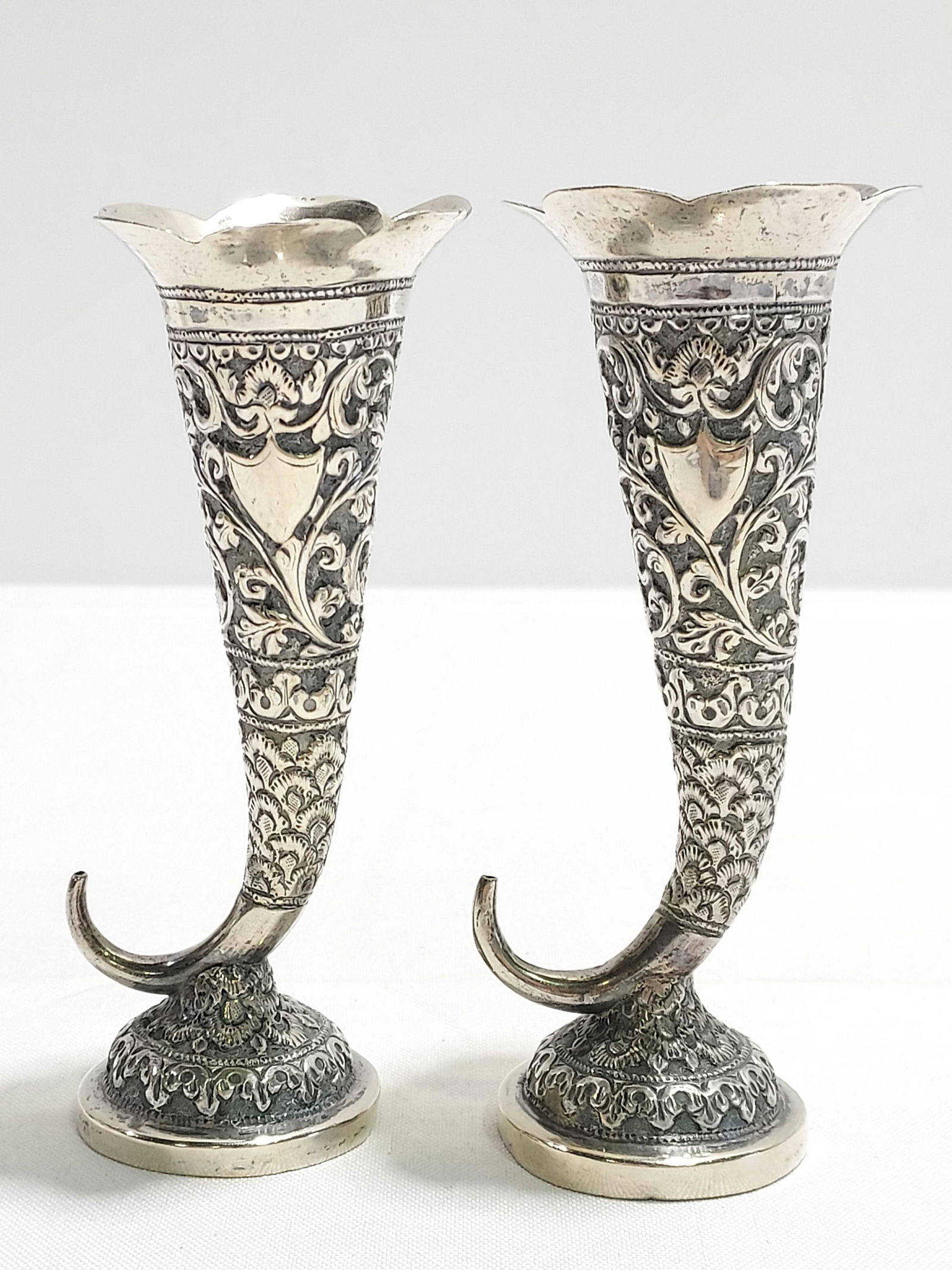 PAIR CHINESE EXPORT SILVER CORNUCOPIA BUD VASES (1 of 7)