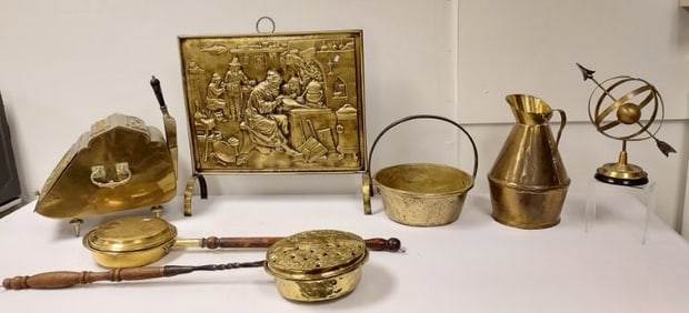 ANTIQUE ESTATE BRASS LOT: SCUTTLE, FIRE SCREEN, 7P