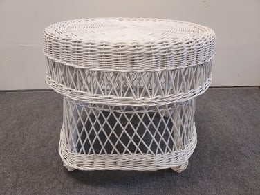 VINTAGE ROUND WHITE WICKER SIDE TABLE