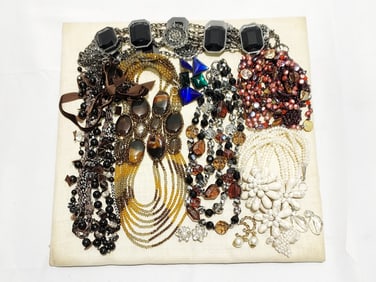LOT ASSORTED COSTUME JEWELRY