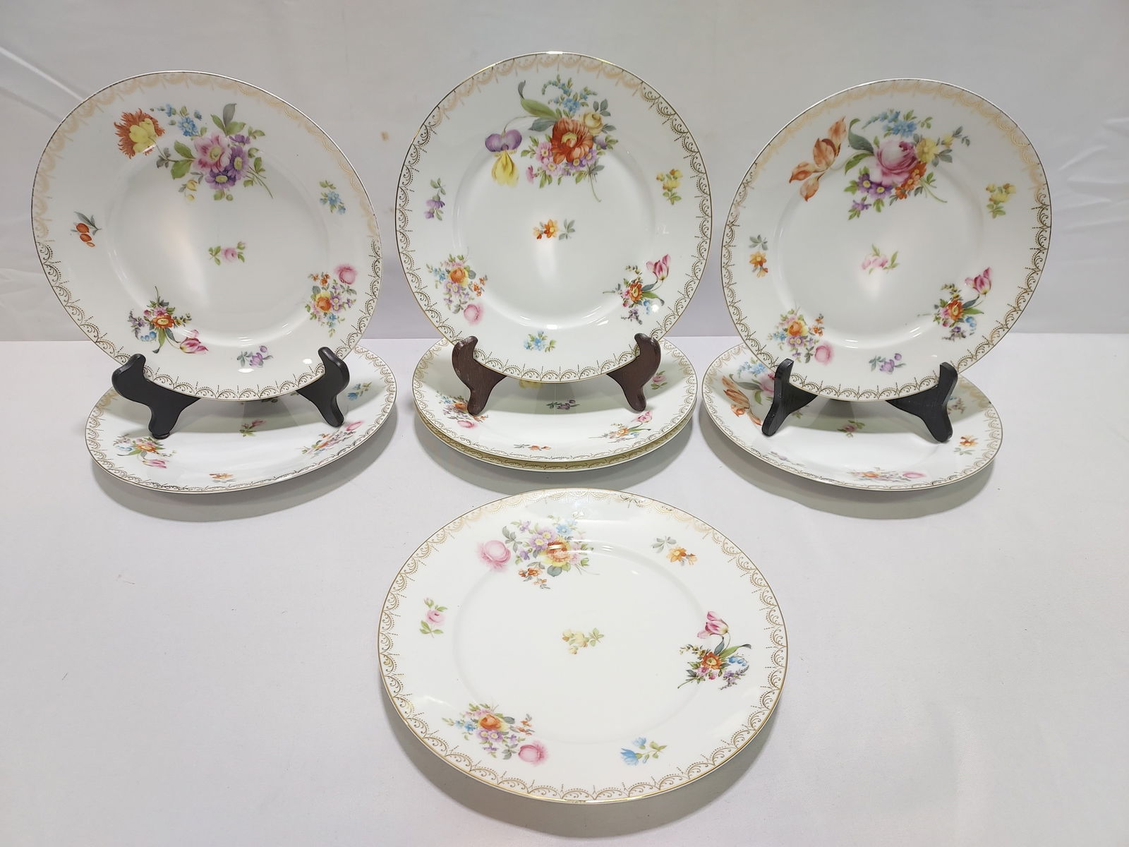 8 ROSENTHAL CONTINENTAL FLORAL DINNER PLATES (1 of 12)