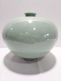 LARGE CELADON CRACKLE GLAZED PORCELAIN VASE