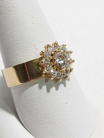 LADIES 14K YELLOW GOLD & DIAMOND CLUSTER RING