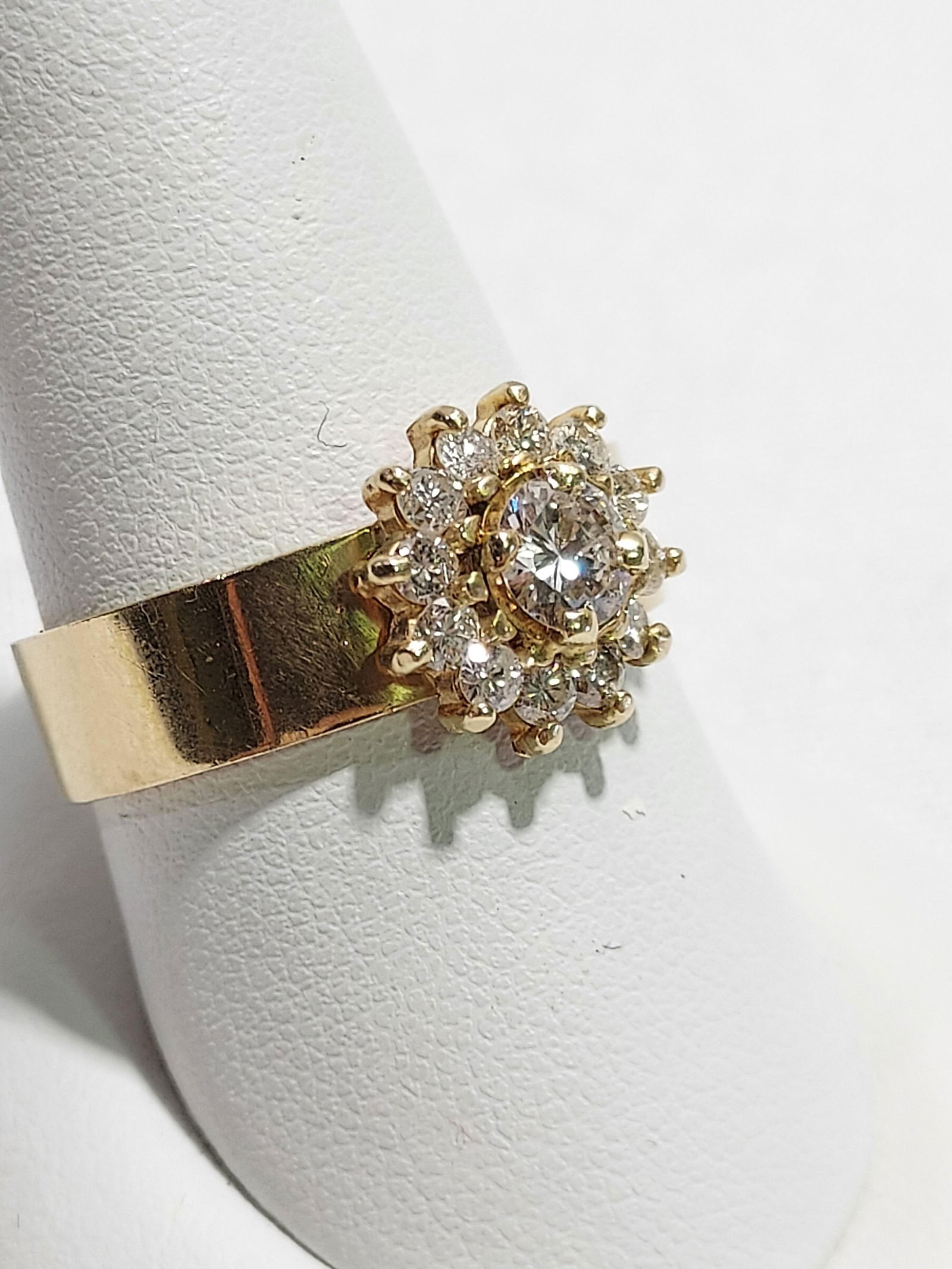 LADIES 14K YELLOW GOLD & DIAMOND CLUSTER RING (1 of 7)