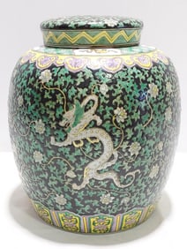 VINTAGE CHINESE FAMILLE NOIRE PORCELAIN GINGER JAR