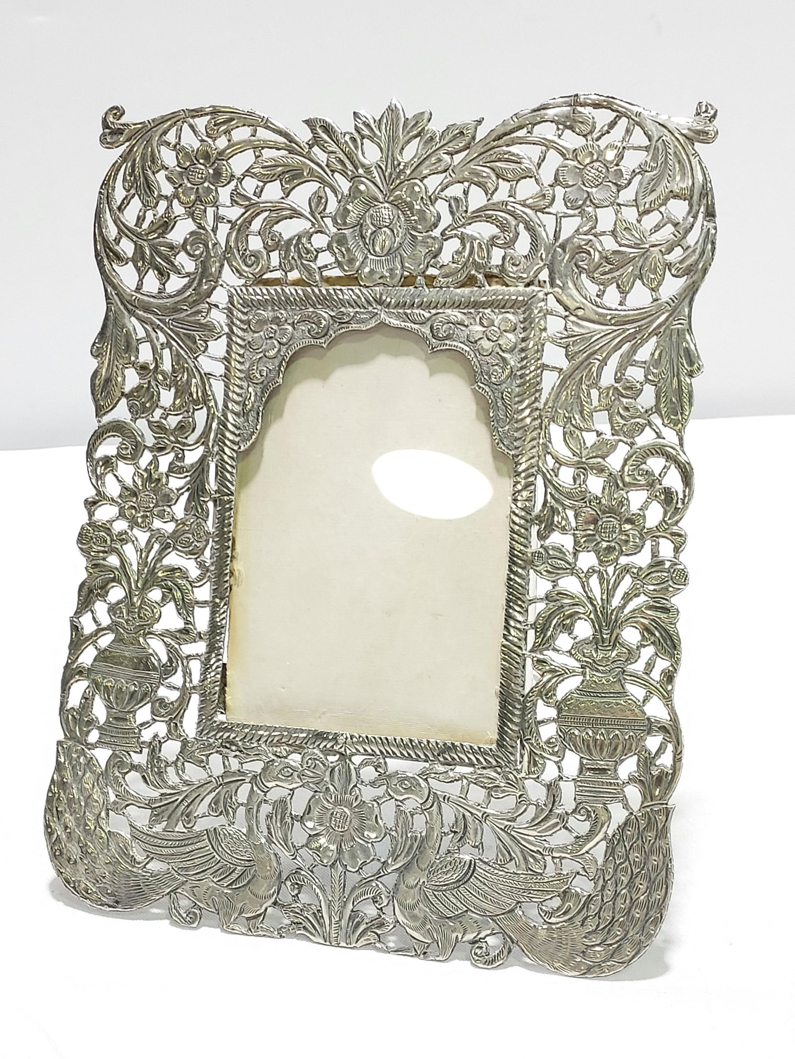 VINTAGE INDIAN HAND CUT PIERCED SILVER PHOTO FRAME (1 of 7)
