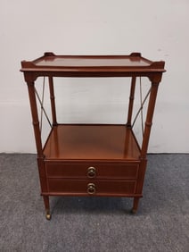 VINTAGE FEDERAL STYLE MAHOGANY SIDE TABLE W CASTOR