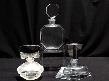 THREE VINTAGE CRYSTAL SCENT PERFUME BOTTLES