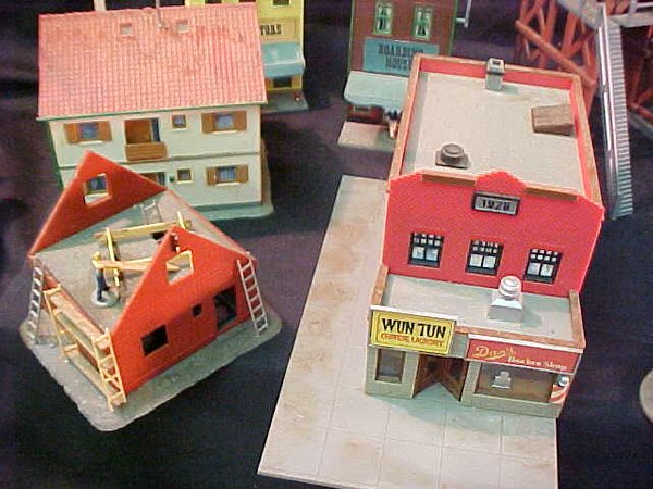 BOX VINTAGE TRAIN SET ACCESSORIES - 3