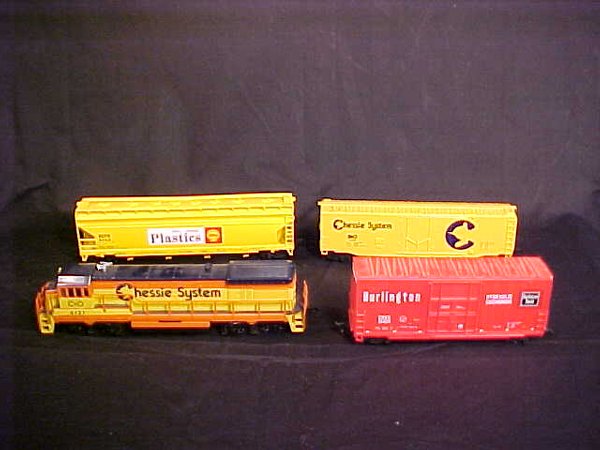BACHMANN HO SCALE ENGINE BOX CAR 4 PCS: C & O 4127 Chessie System lighted engine, Burlington 19820 Red box car, Shell SCPX 5703 Center Flow Hopper and B & O Chessie System box car.