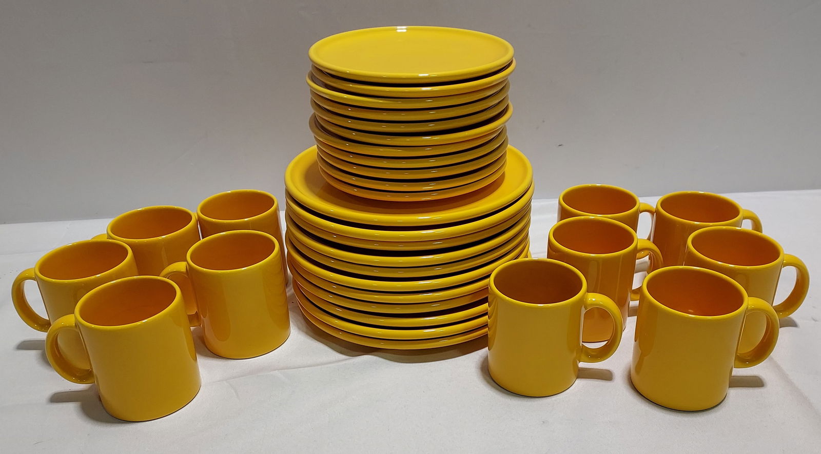 H343 32 pieces Waechtersbach simple yellow ceramic (1 of 8)