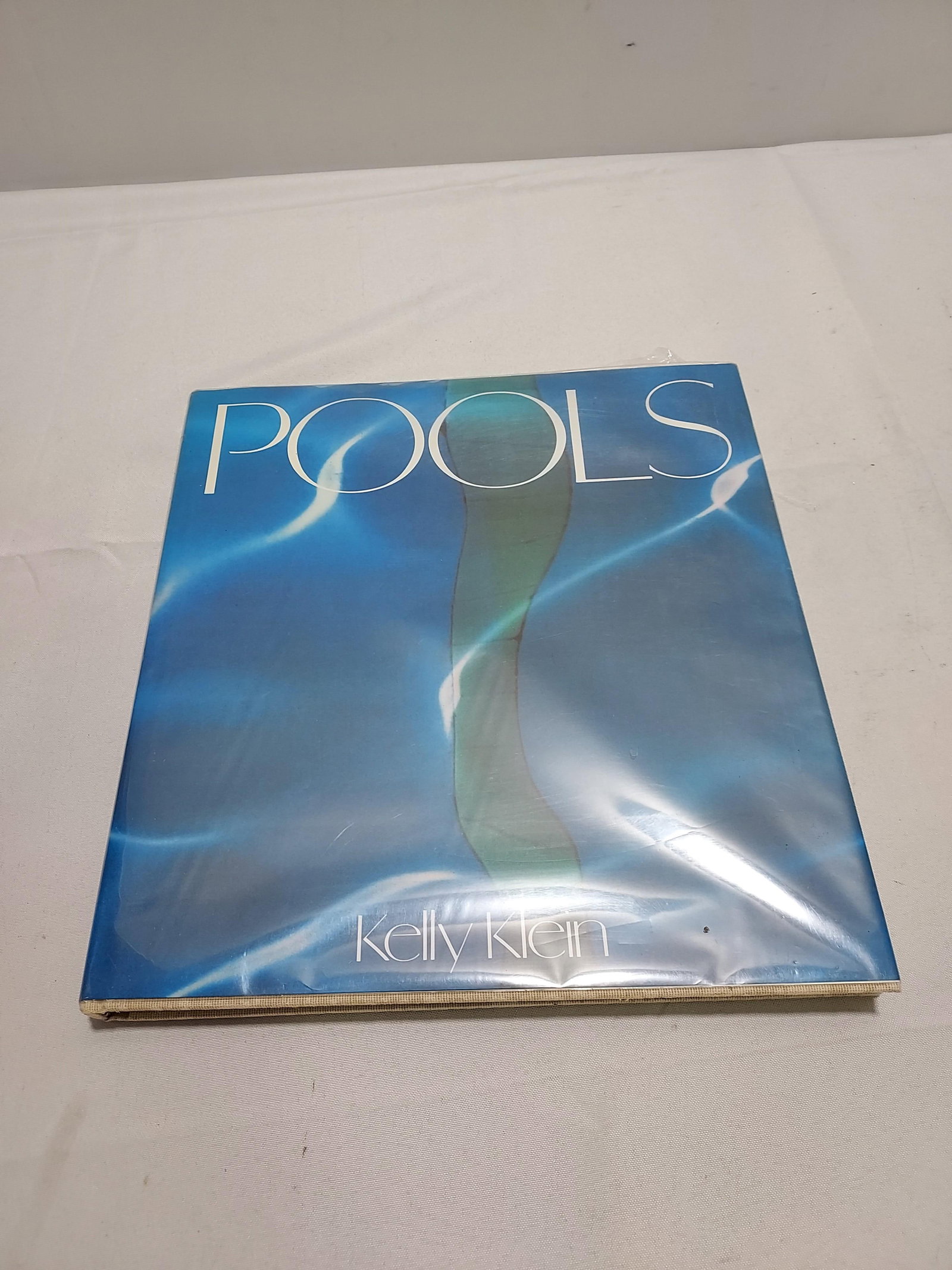 H1587 Pools by Kelly Klein A Borzoi Book: Pools by Kelly Klein A Borzoi Book published by Alfred A. Knopf, Inc. 1992, First Edition (Printed line at bottom of title page.) ISBN 0-679-40913-0